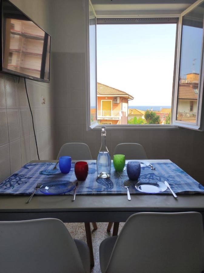Appartamento Vicino Al Mare Con Parcheggio 里瓦利古雷 外观 照片