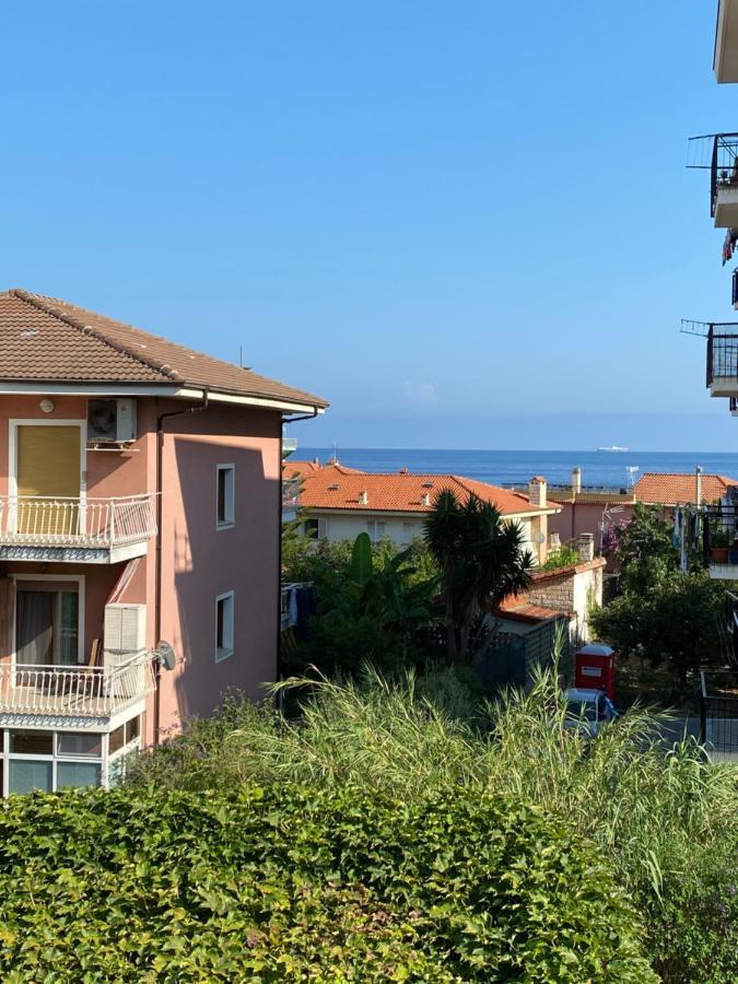 Appartamento Vicino Al Mare Con Parcheggio 里瓦利古雷 外观 照片