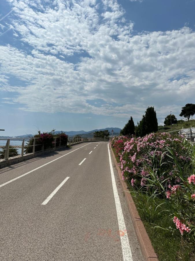 Appartamento Vicino Al Mare Con Parcheggio 里瓦利古雷 外观 照片